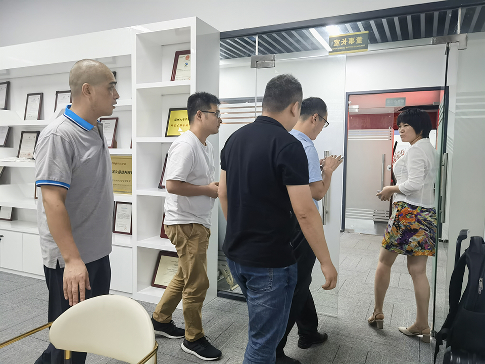 久信達歡迎添可智能看廠，為您帶來環(huán)保包裝解決方案(圖2)