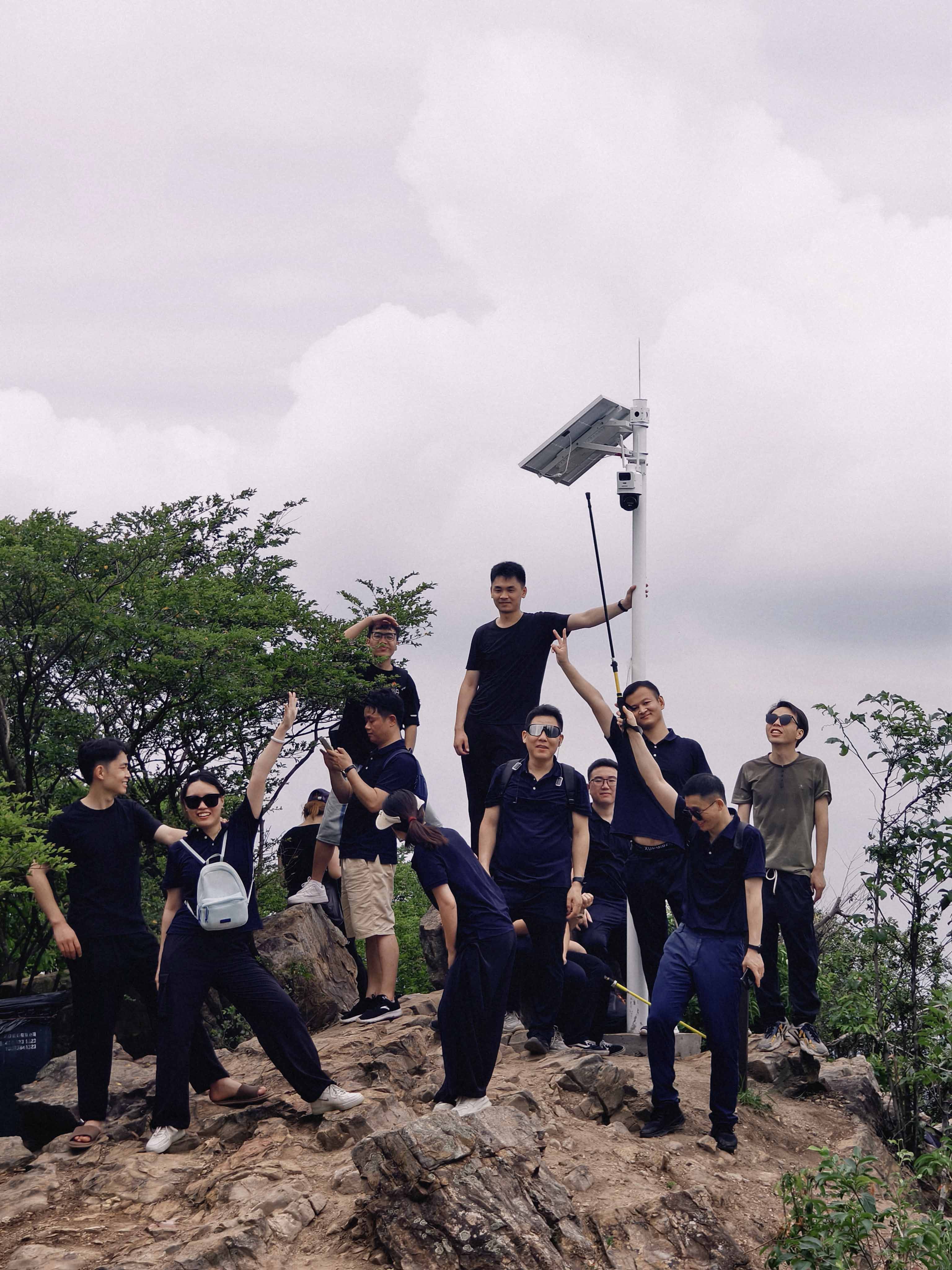 久信達(dá)科技公司員工齊聚光明區(qū)蠄蜍石，開(kāi)啟活力爬山之旅暨團(tuán)建活動(dòng)(圖4)